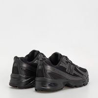New Balance 740 