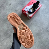 Supreme x Nike SB Dunk Low