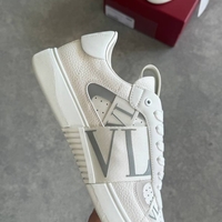 Valentino Garavani VL7N Signature Sneaker 2