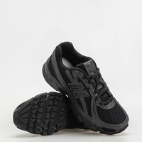 New Balance 740 