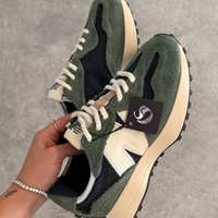 New Balance 327 “Midnight Green”