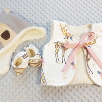 Детски комплект с елече, шапка и пантофки Мече