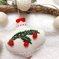 Бродирана играчка за елха