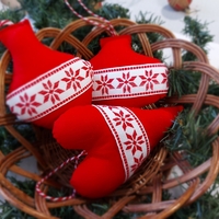 Играчки за елха в червено