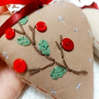 Бродирана играчка за елха Сърце кафяво