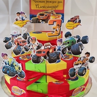 Картонена торта  ПЛАМЪЧКО И МАШИНИТЕ 5 /  BLAZE AND MONSTERS  5