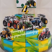 Картонена торта ТРАКТОРЧЕТА  / Tractors
