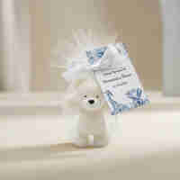 Меченце с вдигнати ръчички