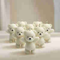 Меченце с вдигнати ръчички