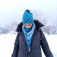 Ръчно изплетена шапка, носеща цвят и настроение „Звезда“