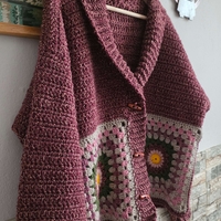 Уникална Ръчно Плетена Жилетка с Бабини Квадрати-Модел 