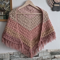 Ръчно Плетен Триъгълен Шал/Наметало с Ресни-Модел