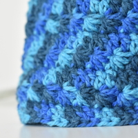 Ръчно изплетена шапка, носеща цвят и настроение „Звезда“