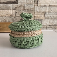 Елегантна Плетена Кутия с Капак-Организация с Душа и Стил!