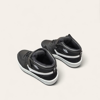 Детски високи кецове с лепенка 8070 black
