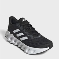 Мъжки спортни маратонки в черно и бяло Adidas Switch Run M