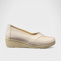 Дамски обувки с лека платформа в бежов цвят 1825 beige