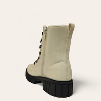 Детски боти в бежов цвят с лачено покритие W585016 beige