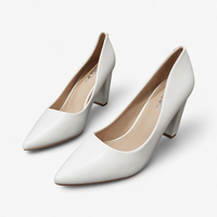 Стилни бели дамски обувки на дебел ток - Заострен връх и комфорт | T628 white