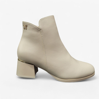 Дамски елегантни боти на ток в бежово B4162-2 beige