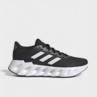 Мъжки спортни маратонки в черно и бяло Adidas Switch Run M
