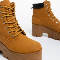Модни дамски боти на платформа в кафяв цвят модел: HD02 Camel