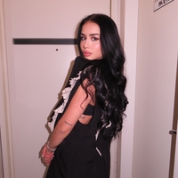 Nera vest