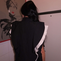 Nera vest