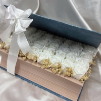 Кутия книга със сапунени рози