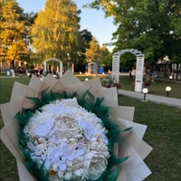 Букет  аранжировка с пера