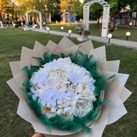 Букет  аранжировка с пера