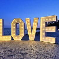 Светещ надпис LOVE