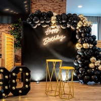 Светещи цифри в черно