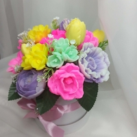 Аранжирвка от ароматни сапунени Цветна пролет