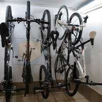 Bicycle hanger