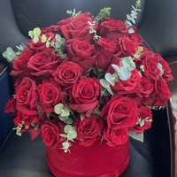 Кутия с 49 рози