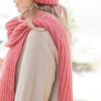 Ръчно изработен комплект шапка и шал