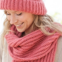 Ръчно изработен комплект шапка и шал