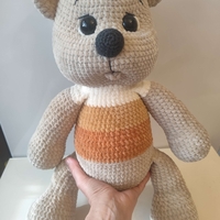 Плюшено ръчно плетено мече „Honey Teddy“ – 50 см