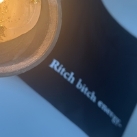 Тениска с надпис RITCH BITCH ENERGY