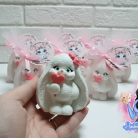 Подаръци за гости - зайче със сърце в розово