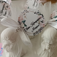 Подаръчета за гости - право ангелче в бял тюл с декорация кръстче