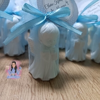 Подаръчета за гости - право ангелче в син тюл с декорация кръстче