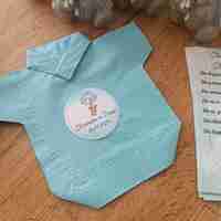 Салфетка във формата на боди с декорация ''Мече с балони в синьо ''