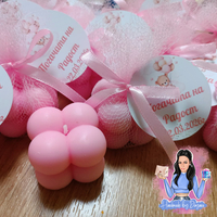 Подаръци за гости - бъбъл свещ в розово с опаковка и етикетче