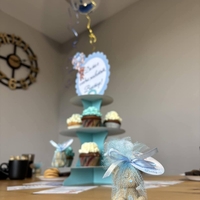 Подаръци за гости - бежово мече със синя буквичка