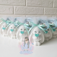 Подаръци за гости - зайче със сърце в цвят мента