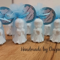 Подаръчета за гости - право ангелче в син тюл с декорация кръстче