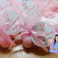 Подаръци за гости - бъбъл свещ в розово с опаковка и етикетче