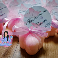 Подаръци за гости - бъбъл свещ в розово с опаковка и етикетче